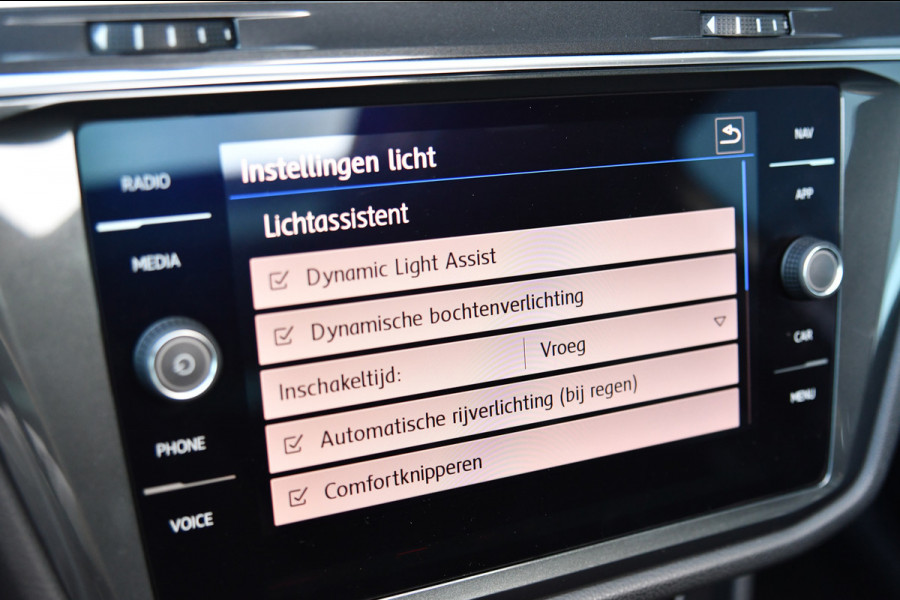 Volkswagen Tiguan Allspace 1.5 TSI R-Line, 7 persoons, Pano, Massage, Dynaudio, ACC, Camera, Dodehoek, Virtual, Trekhaak!