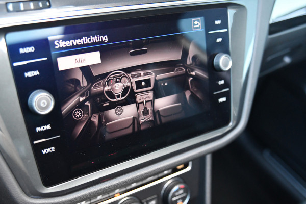 Volkswagen Tiguan Allspace 1.5 TSI R-Line, 7 persoons, Pano, Massage, Dynaudio, ACC, Camera, Dodehoek, Virtual, Trekhaak!