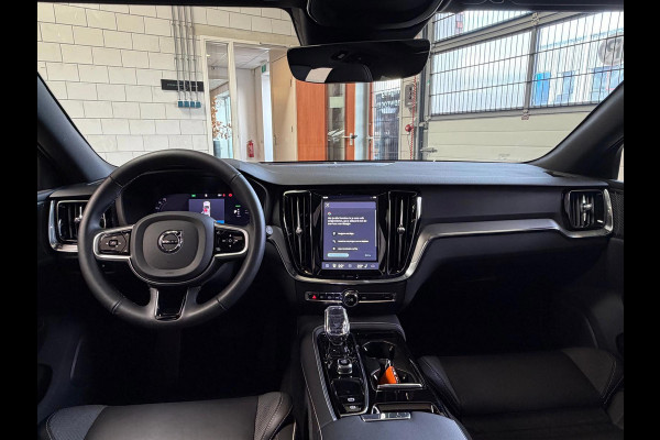 Volvo V60 2.0 T6 Plug-in hybrid AWD Ultra Dark, Pano, HUD, Leer, Elektrische stoelen, stoel/Stuurverwarming, Harman kardon,