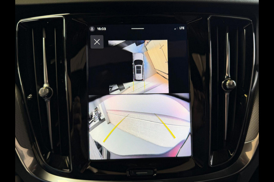 Volvo V60 2.0 T6 Plug-in hybrid AWD Ultra Dark, Pano, HUD, Leer, Elektrische stoelen, stoel/Stuurverwarming, Harman kardon,
