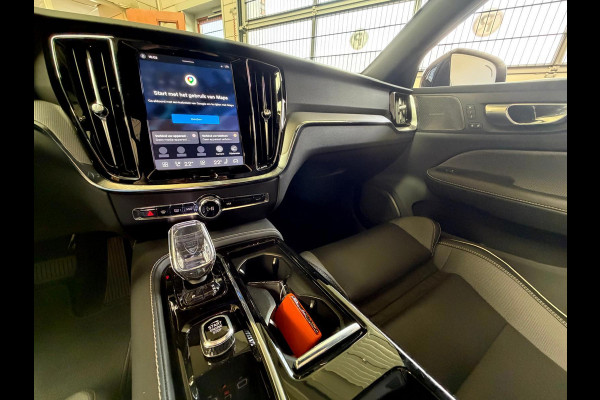 Volvo V60 2.0 T6 Plug-in hybrid AWD Ultra Dark, Pano, HUD, Leer, Elektrische stoelen, stoel/Stuurverwarming, Harman kardon,