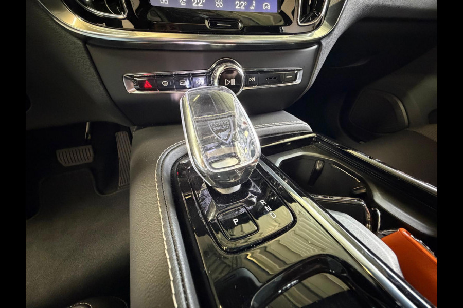 Volvo V60 2.0 T6 Plug-in hybrid AWD Ultra Dark, Pano, HUD, Leer, Elektrische stoelen, stoel/Stuurverwarming, Harman kardon,