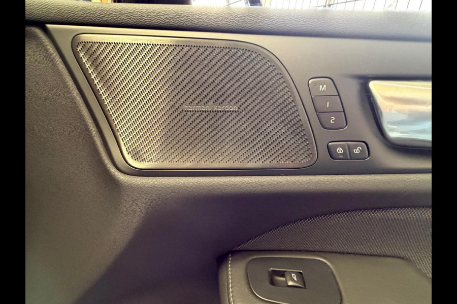 Volvo V60 2.0 T6 Plug-in hybrid AWD Ultra Dark, Pano, HUD, Leer, Elektrische stoelen, stoel/Stuurverwarming, Harman kardon,
