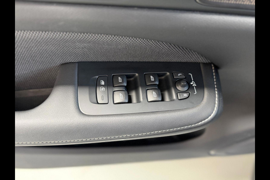 Volvo V60 2.0 T6 Plug-in hybrid AWD Ultra Dark, Pano, HUD, Leer, Elektrische stoelen, stoel/Stuurverwarming, Harman kardon,