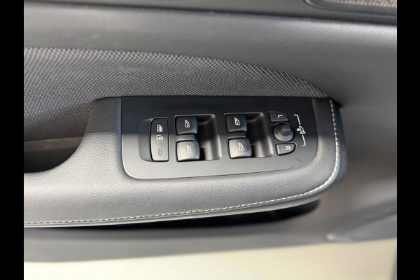 Volvo V60 2.0 T6 Plug-in hybrid AWD Ultra Dark, Pano, HUD, Leer, Elektrische stoelen, stoel/Stuurverwarming, Harman kardon,
