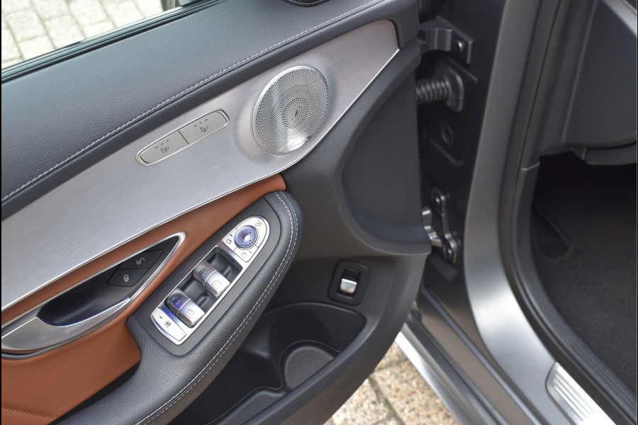 Mercedes-Benz C-Klasse 300 AMG 258 Pk Designo Matt Metallic Pano Vol Leder Digitale Cockpit Multi Beam 360 Camera Origineel Nederlands