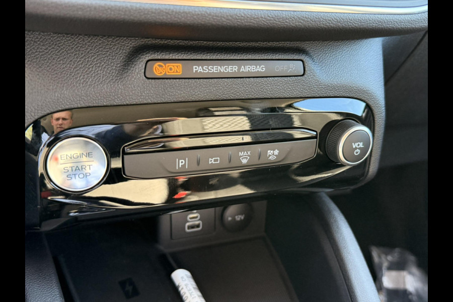 Ford Kuga 2.5 PHEV Titanium | 243pk | Driver Assistance Pack (incl. BlueCruise voorbereiding) | Winterpack | Wegklapbare Trekhaak | 18 inch Licht metaal