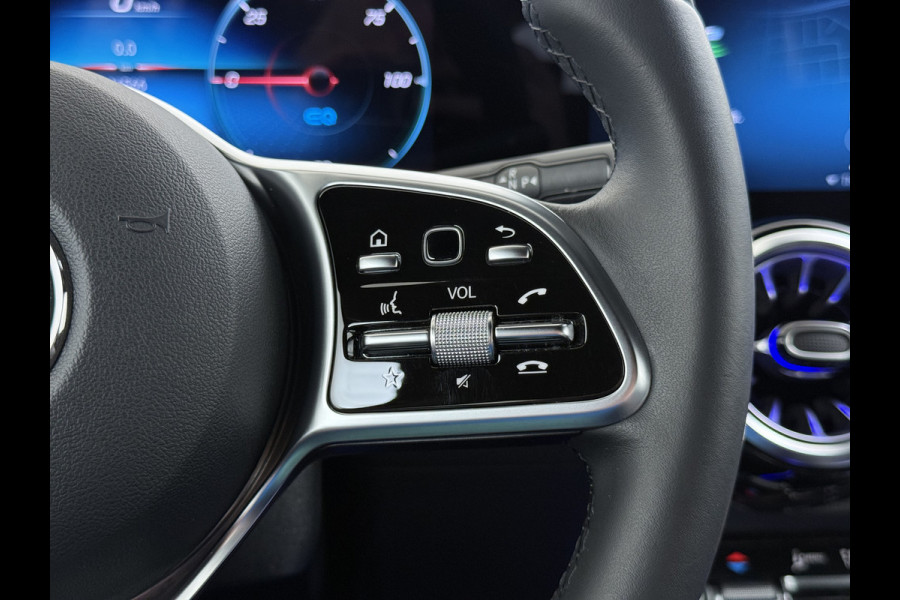 Mercedes-Benz EQB 250 69kWh SOH 97% Camera Apple Carplay Android Auto Stoelverwarming Elek.Achterklep Navi Ecc Cruise Control Pdc Business Line Verschuifbare Achterbank Dodehoekwaarschuwing Isofix DAB+ Bluetooth Lane Assist Led keyless 1e Eigenaar Origineel Nederlandse Auto