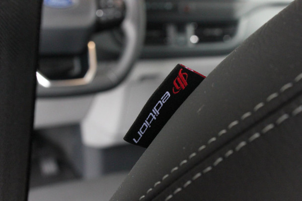 Ford E-Transit Cust. 320 L2H1 Limited 71 kWh DC DUBBEL CABINE / JB-EDITON / CAMERA / 370KM RANGE / APPLE CARPLAY DRIVERS- PACK
