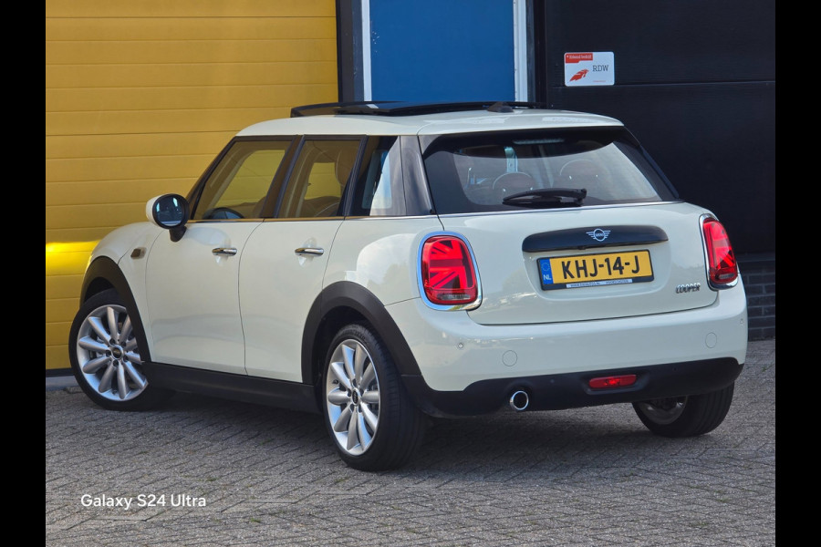 MINI 5-deurs 1.5 Cooper 60 Years Edition / Aut / 5 Deurs / Open Pano / Cognac Leder / Navi / Camera / Led / Pdc / 17 Inch