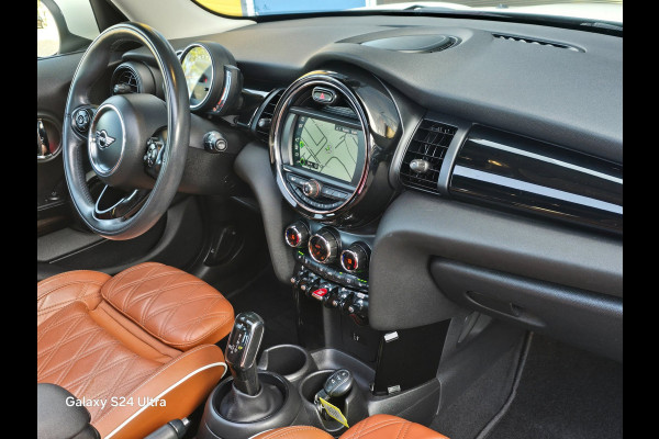 MINI 5-deurs 1.5 Cooper 60 Years Edition / Aut / 5 Deurs / Open Pano / Cognac Leder / Navi / Camera / Led / Pdc / 17 Inch