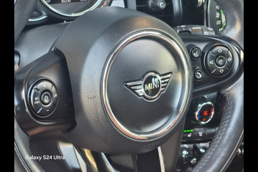 MINI 5-deurs 1.5 Cooper 60 Years Edition / Aut / 5 Deurs / Open Pano / Cognac Leder / Navi / Camera / Led / Pdc / 17 Inch