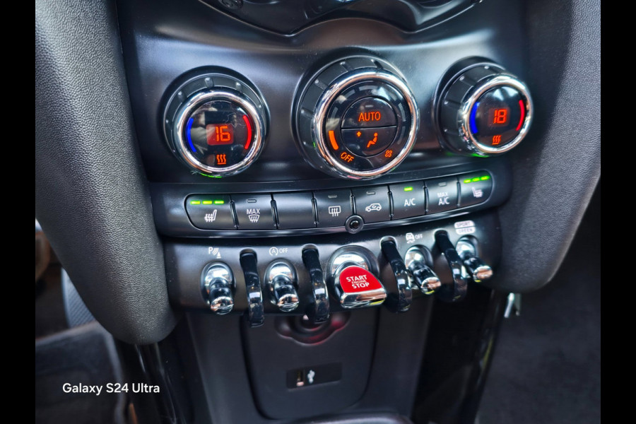 MINI 5-deurs 1.5 Cooper 60 Years Edition / Aut / 5 Deurs / Open Pano / Cognac Leder / Navi / Camera / Led / Pdc / 17 Inch