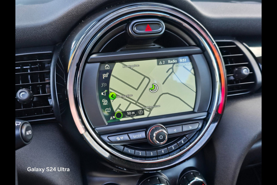 MINI 5-deurs 1.5 Cooper 60 Years Edition / Aut / 5 Deurs / Open Pano / Cognac Leder / Navi / Camera / Led / Pdc / 17 Inch