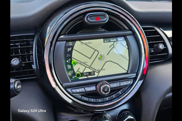 MINI 5-deurs 1.5 Cooper 60 Years Edition / Aut / 5 Deurs / Open Pano / Cognac Leder / Navi / Camera / Led / Pdc / 17 Inch