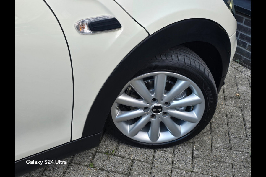 MINI 5-deurs 1.5 Cooper 60 Years Edition / Aut / 5 Deurs / Open Pano / Cognac Leder / Navi / Camera / Led / Pdc / 17 Inch