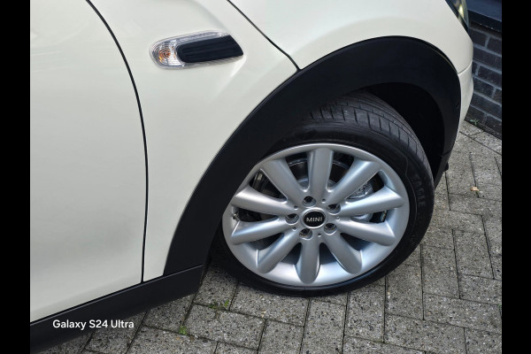 MINI 5-deurs 1.5 Cooper 60 Years Edition / Aut / 5 Deurs / Open Pano / Cognac Leder / Navi / Camera / Led / Pdc / 17 Inch