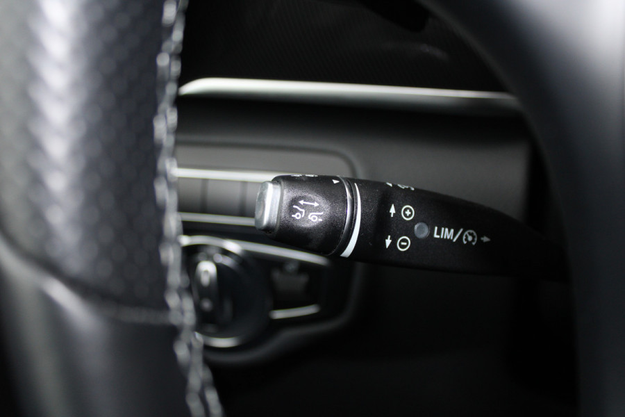Mercedes-Benz V-Klasse 300d / Lang / DC / 2x Schuifdeur / Apple Carplay / Camera / Leer / NIEUWSTAAT