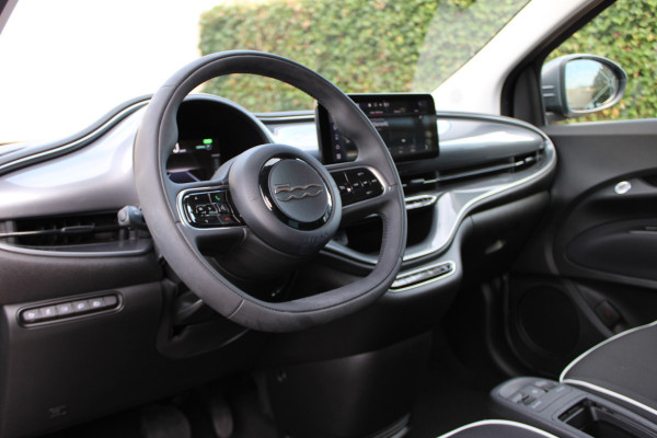 Fiat 500E Icon 42 kWh | Camera | BLIS | Stoelverwarming | Carplay