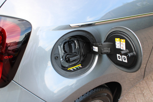 Fiat 500E Icon 42 kWh | Camera | BLIS | Stoelverwarming | Carplay