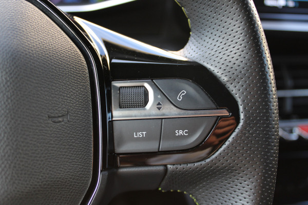 Peugeot e-2008 EV GT 50 kWh | Camera | Navigatie | BLIS | Carplay | Stoelverwarming