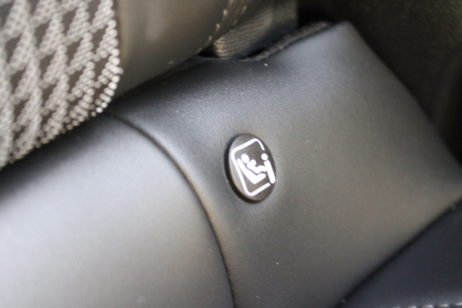 Peugeot e-2008 EV GT 50 kWh | Camera | Navigatie | BLIS | Carplay | Stoelverwarming