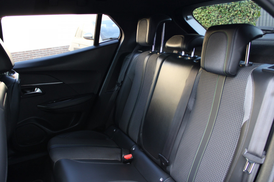Peugeot e-2008 EV GT 50 kWh | Camera | Navigatie | BLIS | Carplay | Stoelverwarming