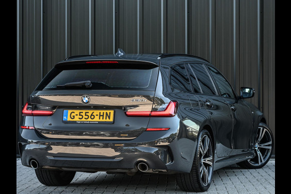 BMW 3 Serie Touring 330i High Executive Edition M-Sport | NL-Auto | Dealeronderhouden | Panoramadak | Harman/Kardon | HUD | Camera | Ambiance Interieur | Stoelverwarming |