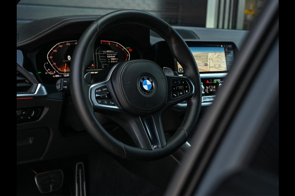BMW 3 Serie Touring 330i High Executive Edition M-Sport | NL-Auto | Dealeronderhouden | Panoramadak | Harman/Kardon | HUD | Camera | Ambiance Interieur | Stoelverwarming |
