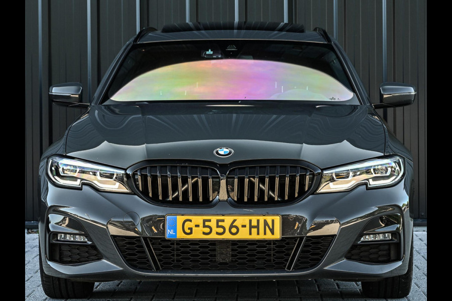 BMW 3 Serie Touring 330i High Executive Edition M-Sport | NL-Auto | Dealeronderhouden | Panoramadak | Harman/Kardon | HUD | Camera | Ambiance Interieur | Stoelverwarming |