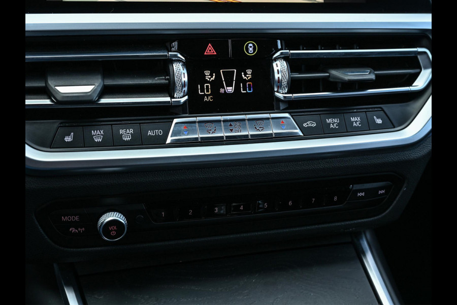 BMW 3 Serie Touring 330i High Executive Edition M-Sport | NL-Auto | Dealeronderhouden | Panoramadak | Harman/Kardon | HUD | Camera | Ambiance Interieur | Stoelverwarming |
