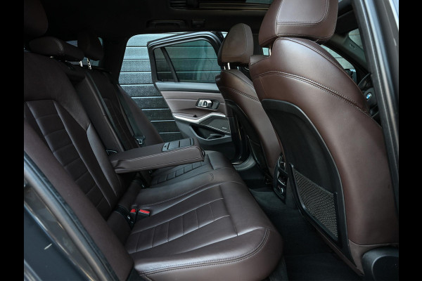 BMW 3 Serie Touring 330i High Executive Edition M-Sport | NL-Auto | Dealeronderhouden | Panoramadak | Harman/Kardon | HUD | Camera | Ambiance Interieur | Stoelverwarming |