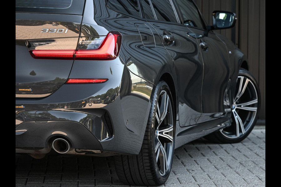 BMW 3 Serie Touring 330i High Executive Edition M-Sport | NL-Auto | Dealeronderhouden | Panoramadak | Harman/Kardon | HUD | Camera | Ambiance Interieur | Stoelverwarming |