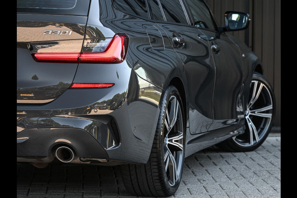BMW 3 Serie Touring 330i High Executive Edition M-Sport | NL-Auto | Dealeronderhouden | Panoramadak | Harman/Kardon | HUD | Camera | Ambiance Interieur | Stoelverwarming |