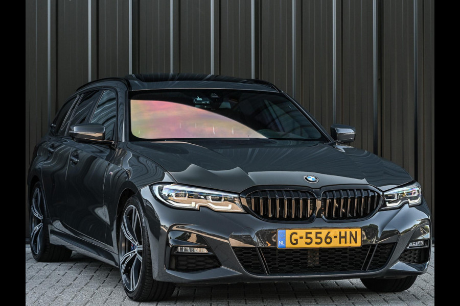 BMW 3 Serie Touring 330i High Executive Edition M-Sport | NL-Auto | Dealeronderhouden | Panoramadak | Harman/Kardon | HUD | Camera | Ambiance Interieur | Stoelverwarming |