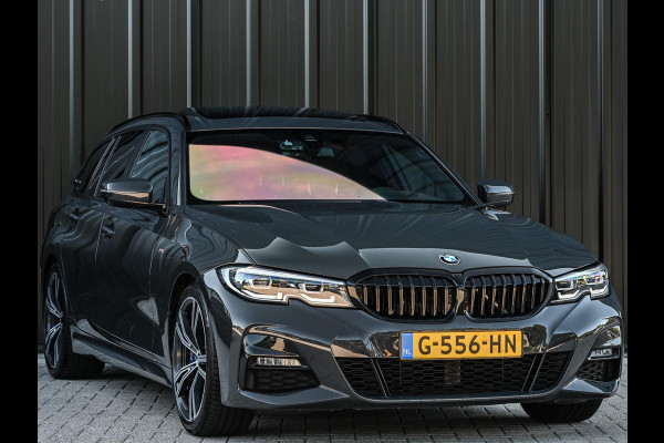 BMW 3 Serie Touring 330i High Executive Edition M-Sport | NL-Auto | Dealeronderhouden | Panoramadak | Harman/Kardon | HUD | Camera | Ambiance Interieur | Stoelverwarming |