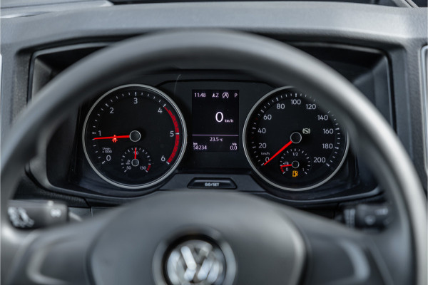 Volkswagen Crafter 2.0 TDI DSG L3H3 | Bi-Xenon | Trekhaak | Navigatie | CarPlay | Camera | 3-Zitter | Dealer onderhouden | 1e eigenaar | Nieuwe APK