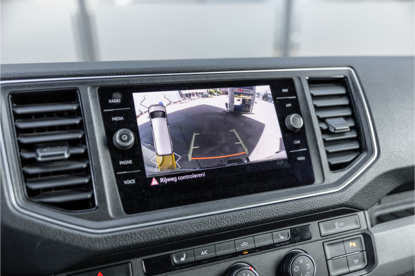 Volkswagen Crafter 2.0 TDI DSG L3H3 | Bi-Xenon | Trekhaak | Navigatie | CarPlay | Camera | 3-Zitter | Dealer onderhouden | 1e eigenaar | Nieuwe APK