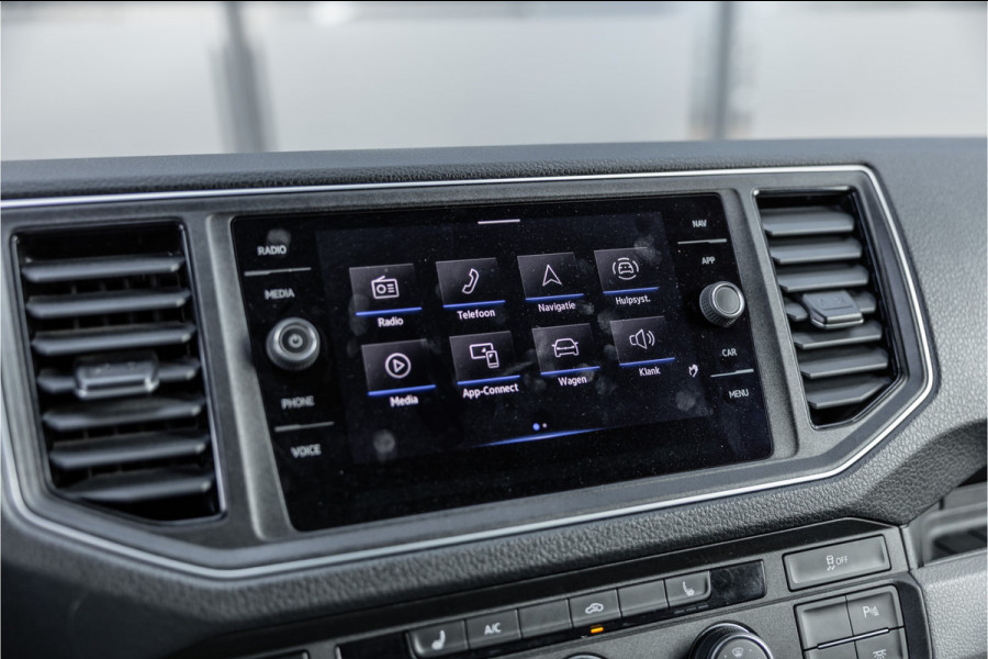 Volkswagen Crafter 2.0 TDI DSG L3H3 | Bi-Xenon | Trekhaak | Navigatie | CarPlay | Camera | 3-Zitter | Dealer onderhouden | 1e eigenaar | Nieuwe APK