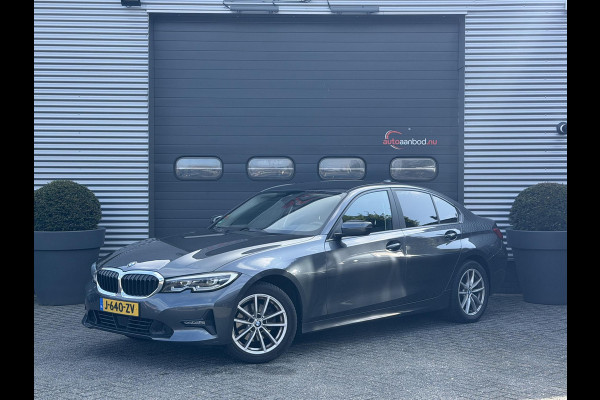 BMW 3-serie 320i xDrive High Executive Edition | Navigatie | Head-Up Display | DAB | Privacy Glass | Lederen Bekleding |