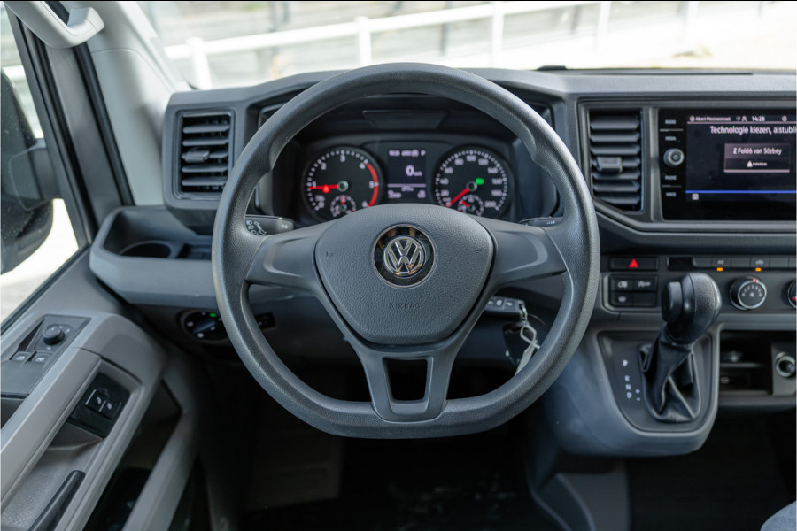 Volkswagen Crafter 35 2.0 TDI DSG L3H2 | Navigatie | Camera | CarPlay | Trekhaak | 3-Zitter | DAB | Nieuwe APK
