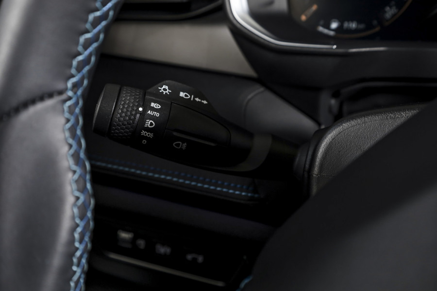 Lynk & Co 01 1.5 PHEV 261PK MY23 | Donkere hemel | 360 Camera | 7.4 kWh Boordlader | S/K-panodak | Adapt. Cruise | Memory | Elek. klep | LM 20" | 4015