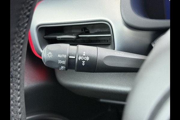 Jeep Avenger 1.2 e-Hybrid Summit VAN: 29.900,- VOOR: 26.877,- UW HERFSTVOORDEEL: 3.023,-  AUTOMAAT | PANORAMADAK | CAMERA | LEDER | STOEL MASSAGE | EL. KLEP | 12 MND BOVAG GARANTIE