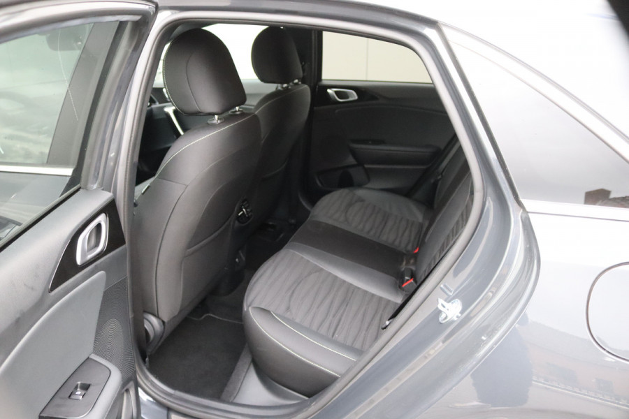 Kia Ceed 1.5 T-GDi 140PK Automaat GT-Line 12-2025!/Navigatie/Adapt.-cruise/Keyfree/Winter-pack