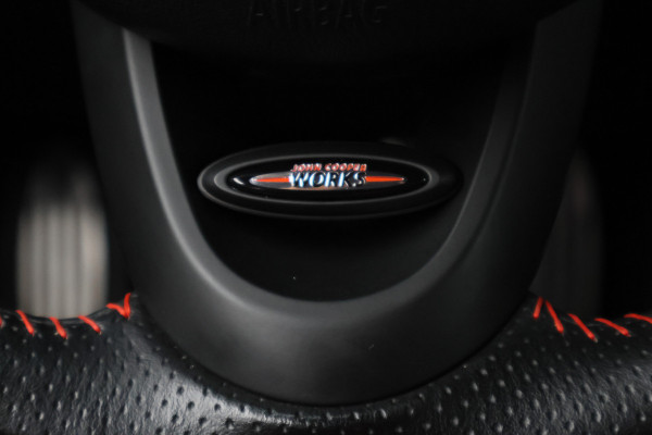 MINI Countryman 2.0 Cooper S Chili JCW Leer, Apple Carplay, Stoelverwarming, PDC, 18"