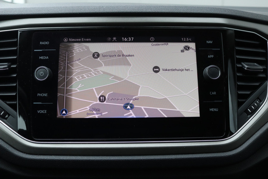 Volkswagen T-Roc 110PK TSI Style Business Carplay-android/Adapt.-cruise/Parkeerhulp/Stoelverwarming