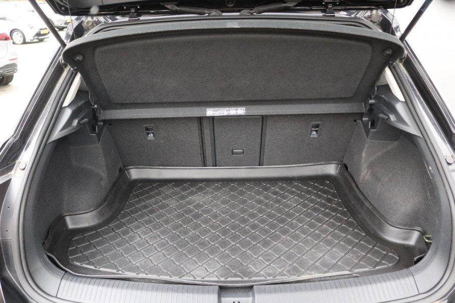 Volkswagen T-Roc 110PK TSI Style Business Carplay-android/Adapt.-cruise/Parkeerhulp/Stoelverwarming