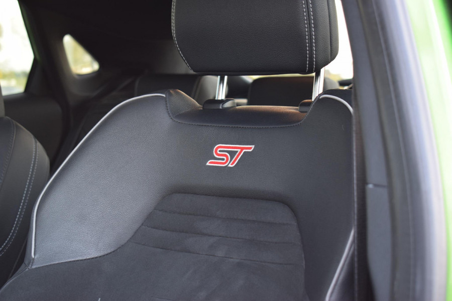 Ford Puma 1.5 EcoBoost ST-X | 170 PK | Pano | Sportstoelen | Stuur- en Stoelverwarming