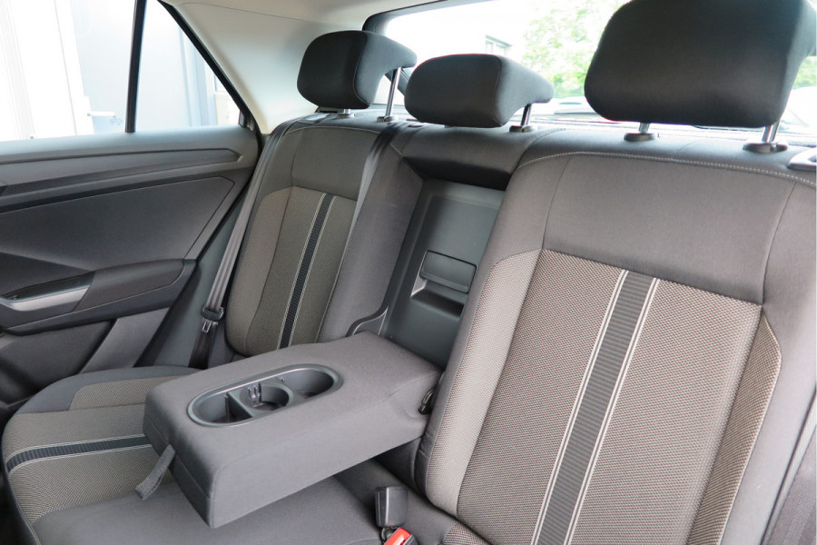 Volkswagen T-Roc 1.0 TSI 85kw 116pk Style Led, Virtual Cockpit, LMV, Camera , Trekhaak afneembaar, DAB+ ,Navigatie via Carplay, PDC etc.