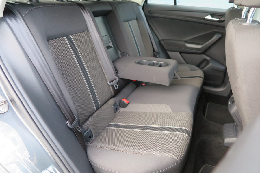 Volkswagen T-Roc 1.0 TSI 85kw 116pk Style Led, Virtual Cockpit, LMV, Camera , Trekhaak afneembaar, DAB+ ,Navigatie via Carplay, PDC etc.